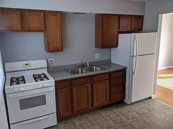 3rd image of 604 W Avilon Ave