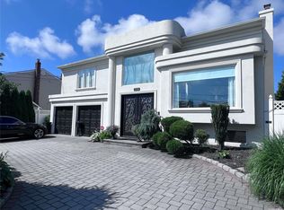 3038 Clubhouse Rd, Merrick, NY 11566
