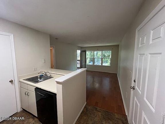 4th image of 1401 S Palmetto Ave APT 411