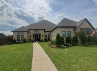 1040 Falcon Nest Dr, Kennedale, TX 76060