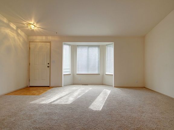 4th image of 1217 Juniper Pl