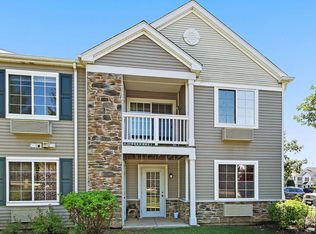 131 Silverstone Dr #4, Carpentersville, IL 60110