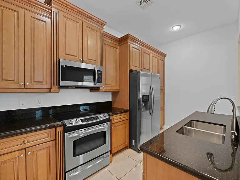 870 NW 83rd Ln — Photo 10