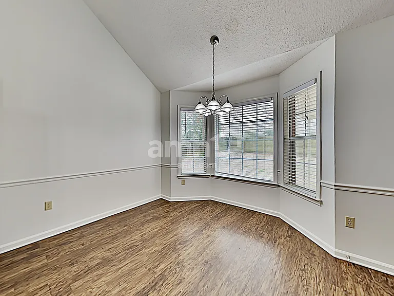4135 Meadowfield Ln — Photo 5