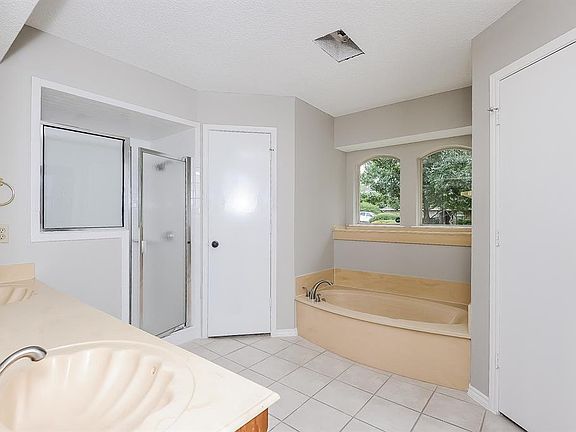 4th image of 6717 N Park Dr