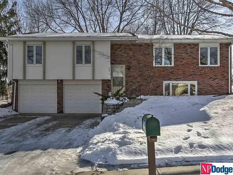 1st image of 807 Waterford Cir