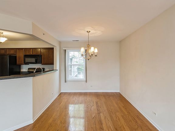5th image of 223 W Lynn Dr Unit 4