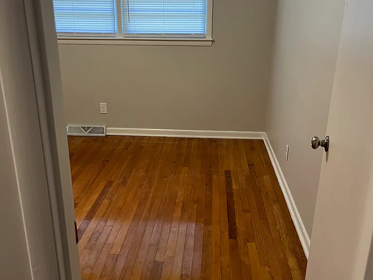 Middle Bedroom