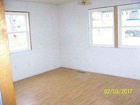4th image of 1040 Kate St