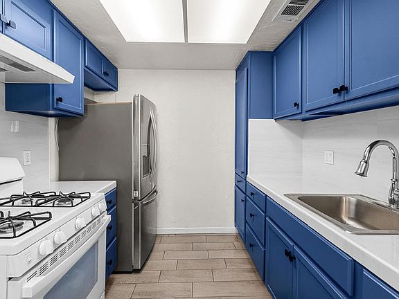 2nd image of 45546 Aladdin St APT A101