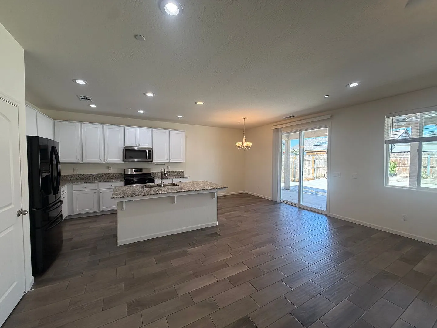 Beautiful Home for rent in Tulare! — Photo 3