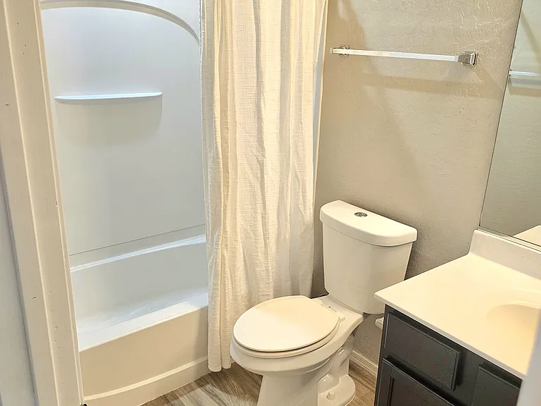 1111 E Chelsea Dr — Photo 14