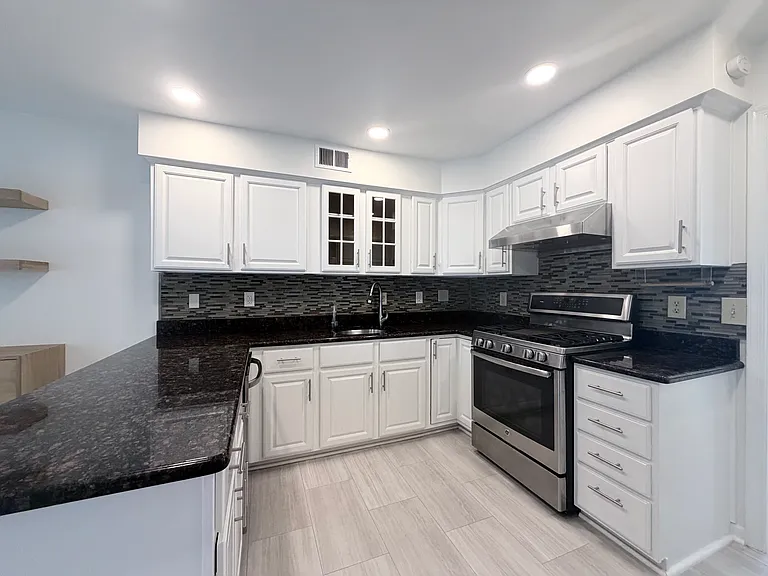 7418 Crestberry Ln — Photo 7