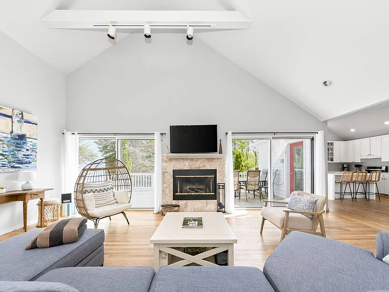 12 Douglas Ct — Photo 2