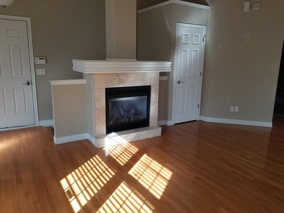 2nd image of 940 6th Street Dr
