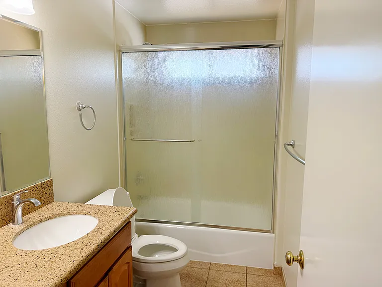 196 College Dr #1A — Photo 5
