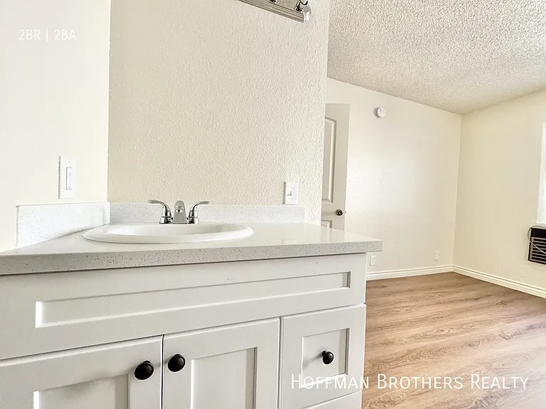 15552 Nordhoff St #105 — Photo 12