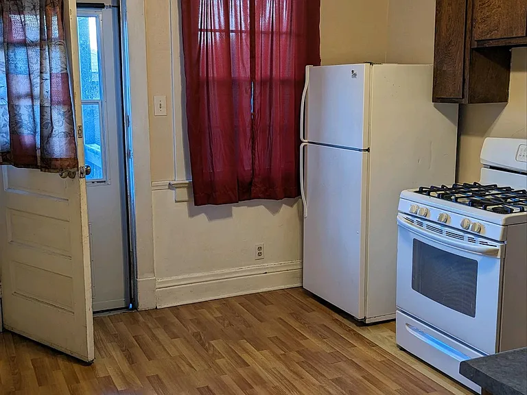 730 Maplewood Ave — Photo 2