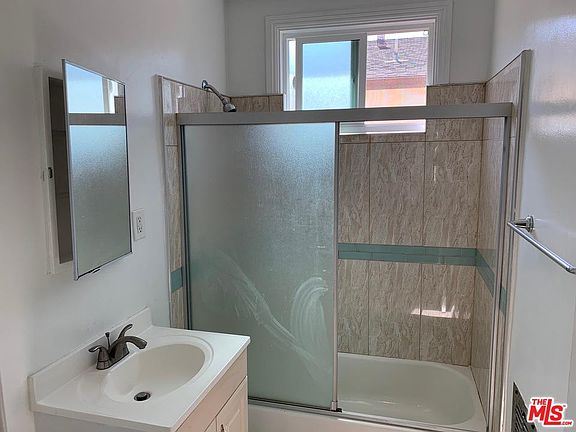 4th image of 1114 S Sherbourne Dr APT 5