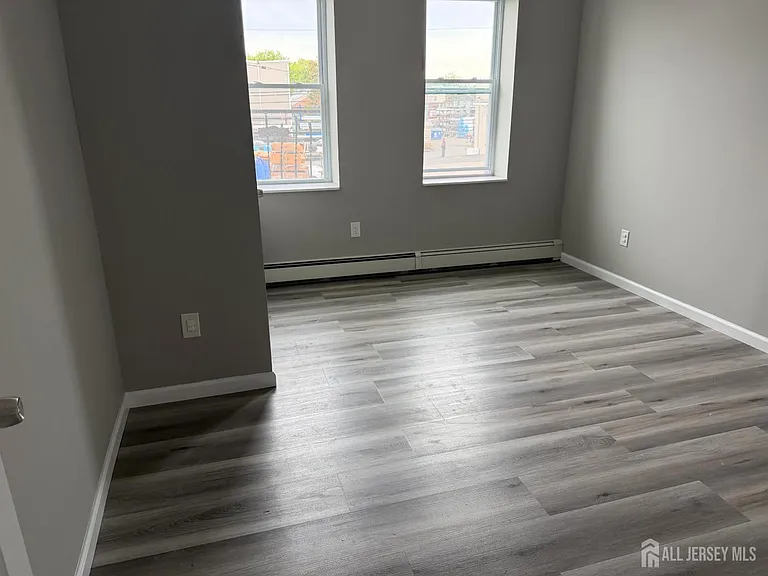 346 Market St — Photo 6
