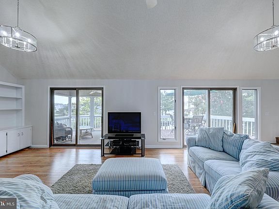 4th image of 220 Bayshore Dr