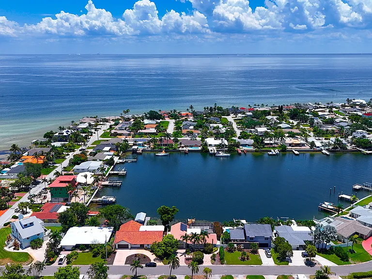 2316 S Shore Dr SE — Photo 43