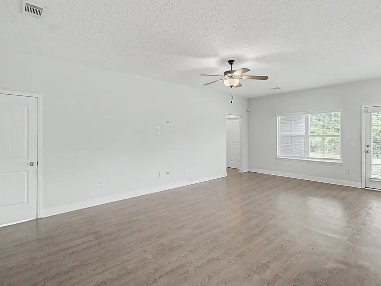 315 Grayson Ave — Photo 2