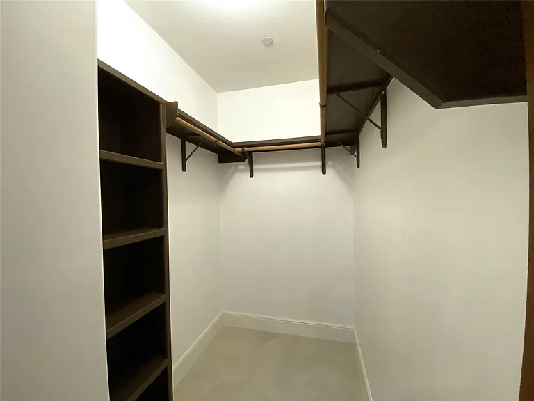 1012 Crocker St — Photo 8