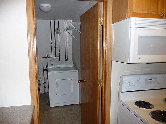 5th image of 313 Playhouse St E APT 3