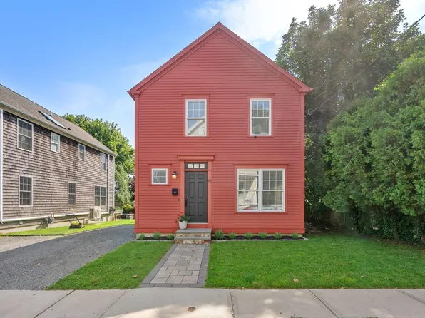 68 Burnside Ave, Newport, RI 02840