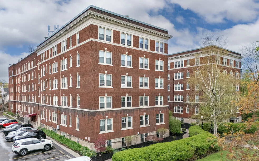 The Windsor Apartments — Photo 2