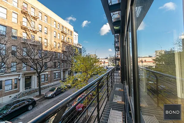 Rented by Bond New York | media 32