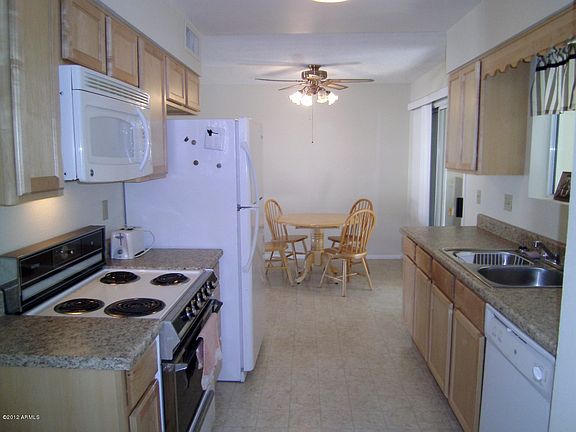 3rd image of 10457 W Cumberland Dr