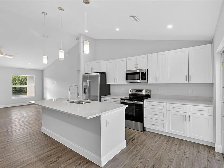 375 Denver Dr — Photo 6