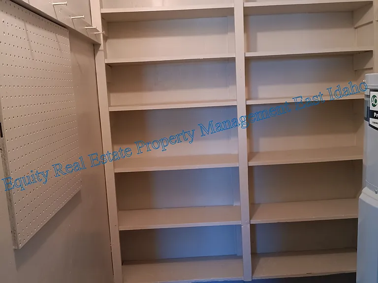 1698 N Garfield Ave — Photo 11
