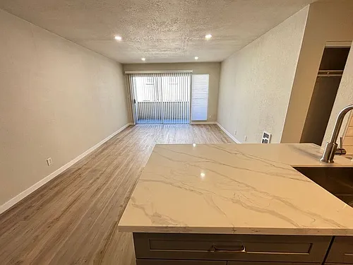 237 Wayne Ave #103 Photo 1