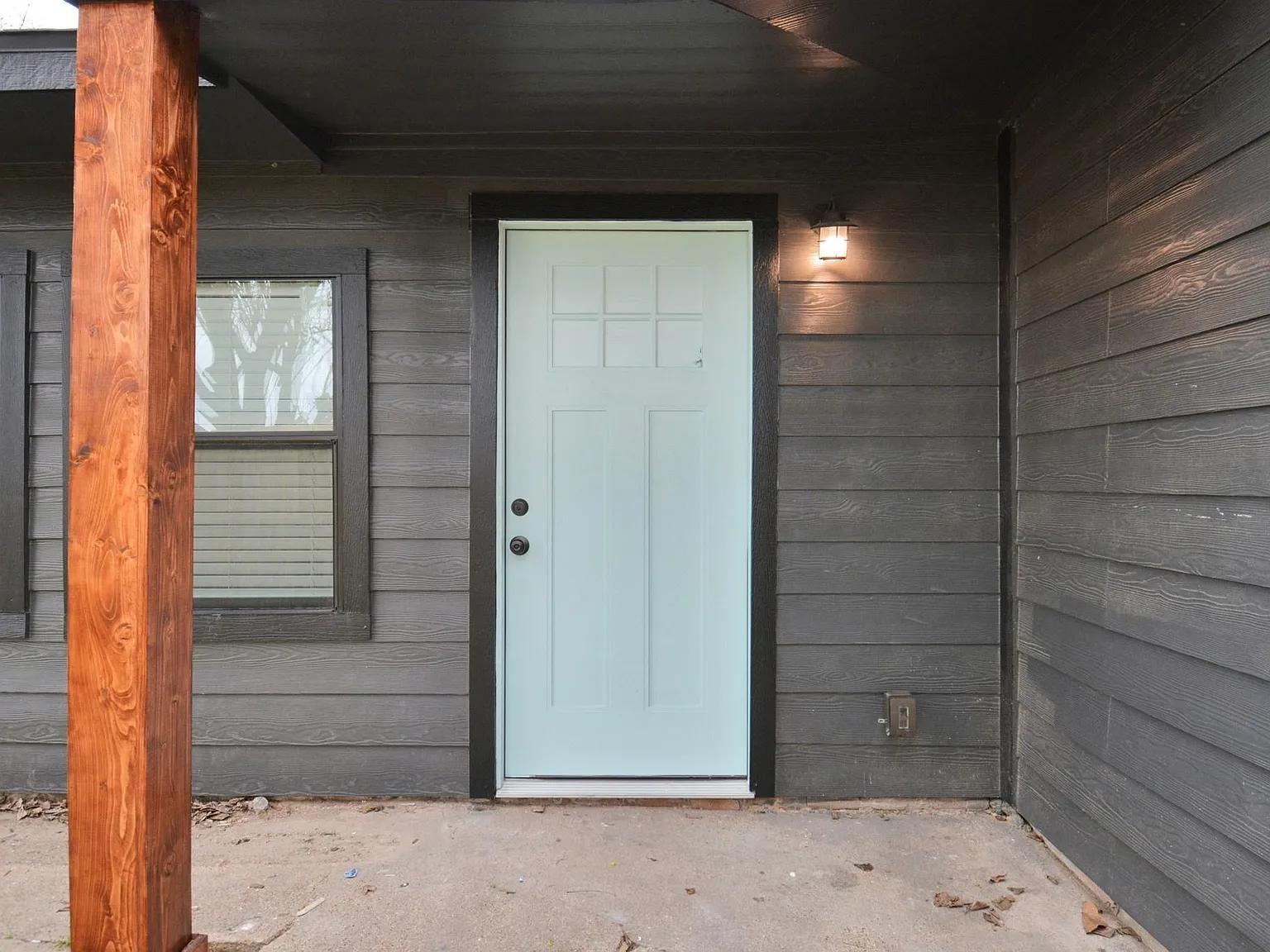3 bed, 1.0 bath, 1877 sqft, $1,650 — Photo 3