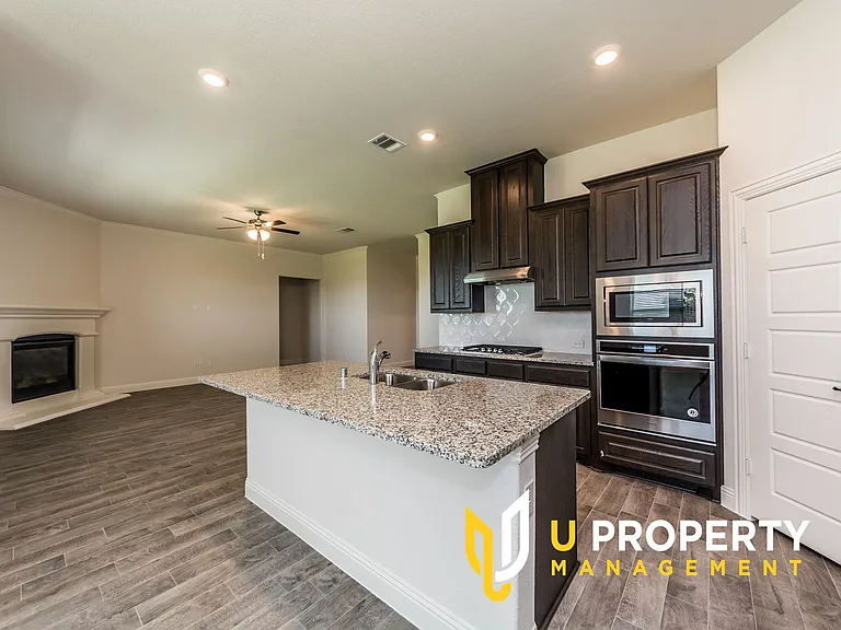 3018 Comal Ct — Photo 9