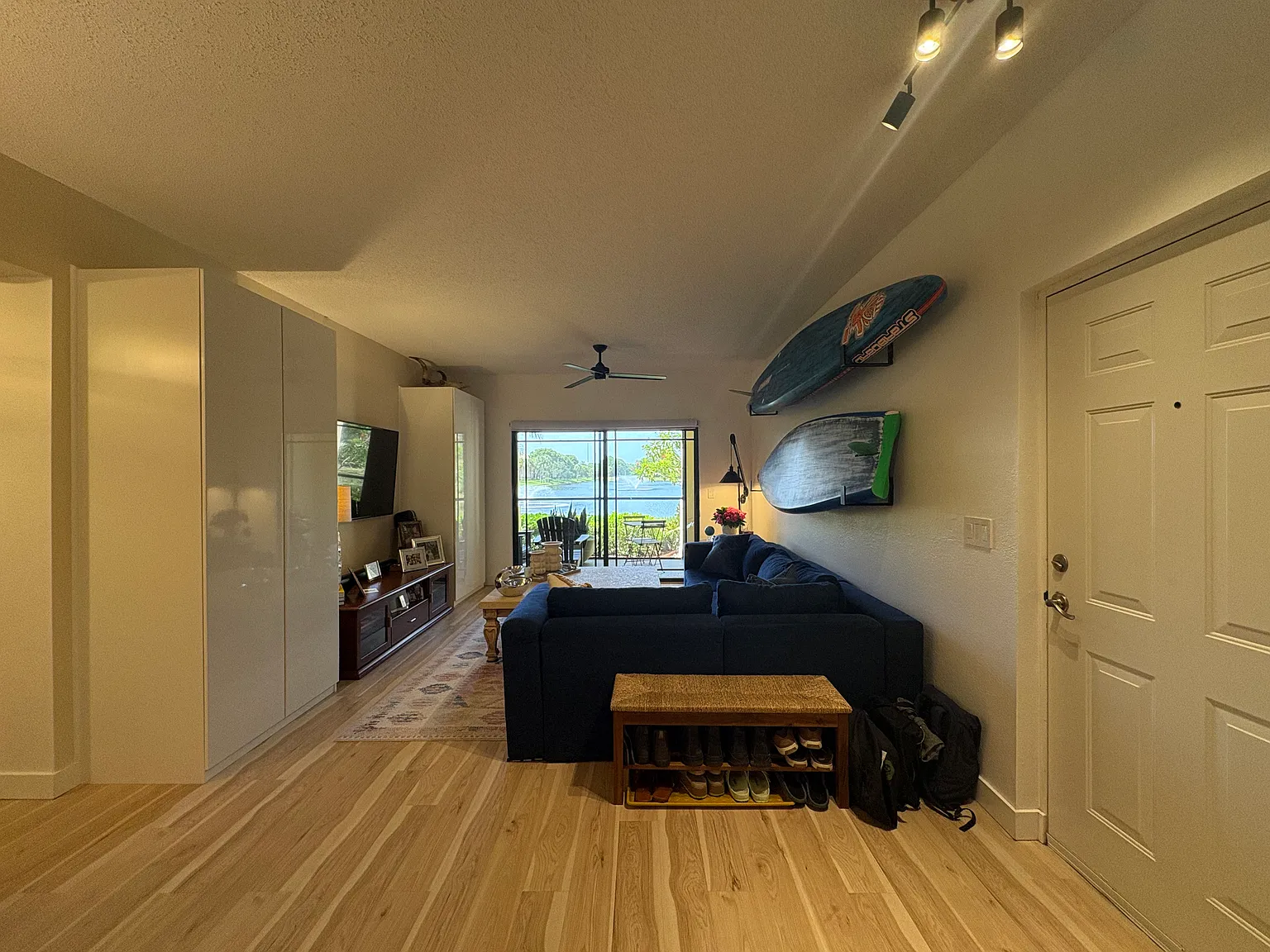1 bed, 872 sqft, $2,350 — Photo 3