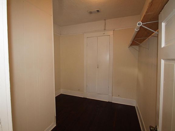 4th image of 917 Harmon St #B