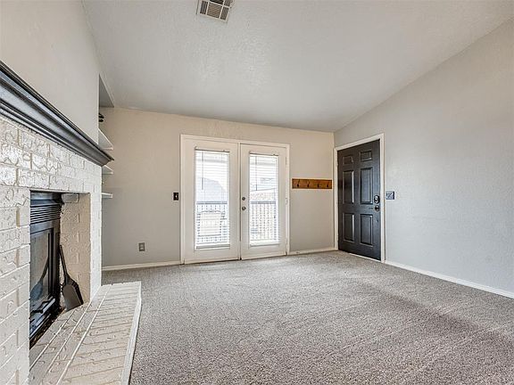3rd image of 3003 River Oaks Dr APT 204
