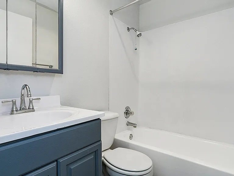 Kentwood Apartments — Photo 17