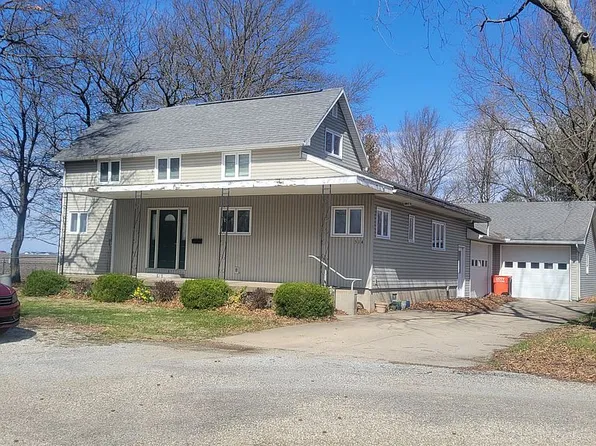 514 W 3rd St, Arthur, IL 61911
