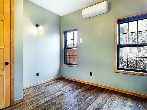 4th image of 181 Montrose Ave APT 2L