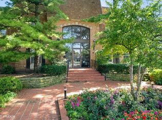 1220 Park Ave W APT 110, Highland Park, IL 60035
