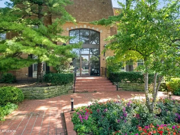 1220 Park Ave W APT 110, Highland Park, IL 60035