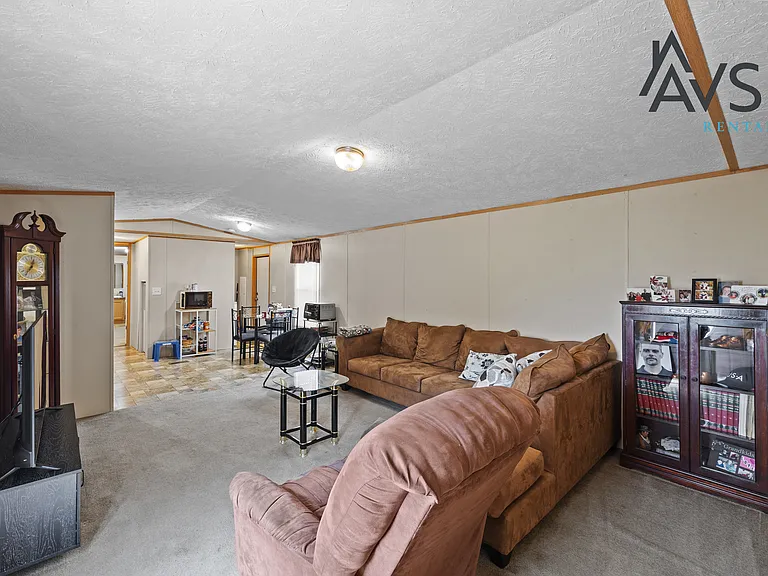 398 Volliedale Dr — Photo 3