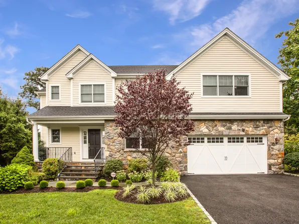 5 Sonny Trl, White Plains, NY 10605