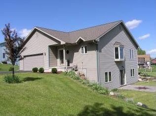 N5842 Lakeview Dr, Green Lake, WI 54941