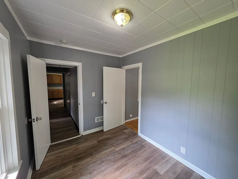 327 Glenwood Ave — Photo 6